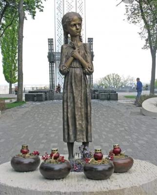 20220305164950-estatua-nina-ucraniana.jpg